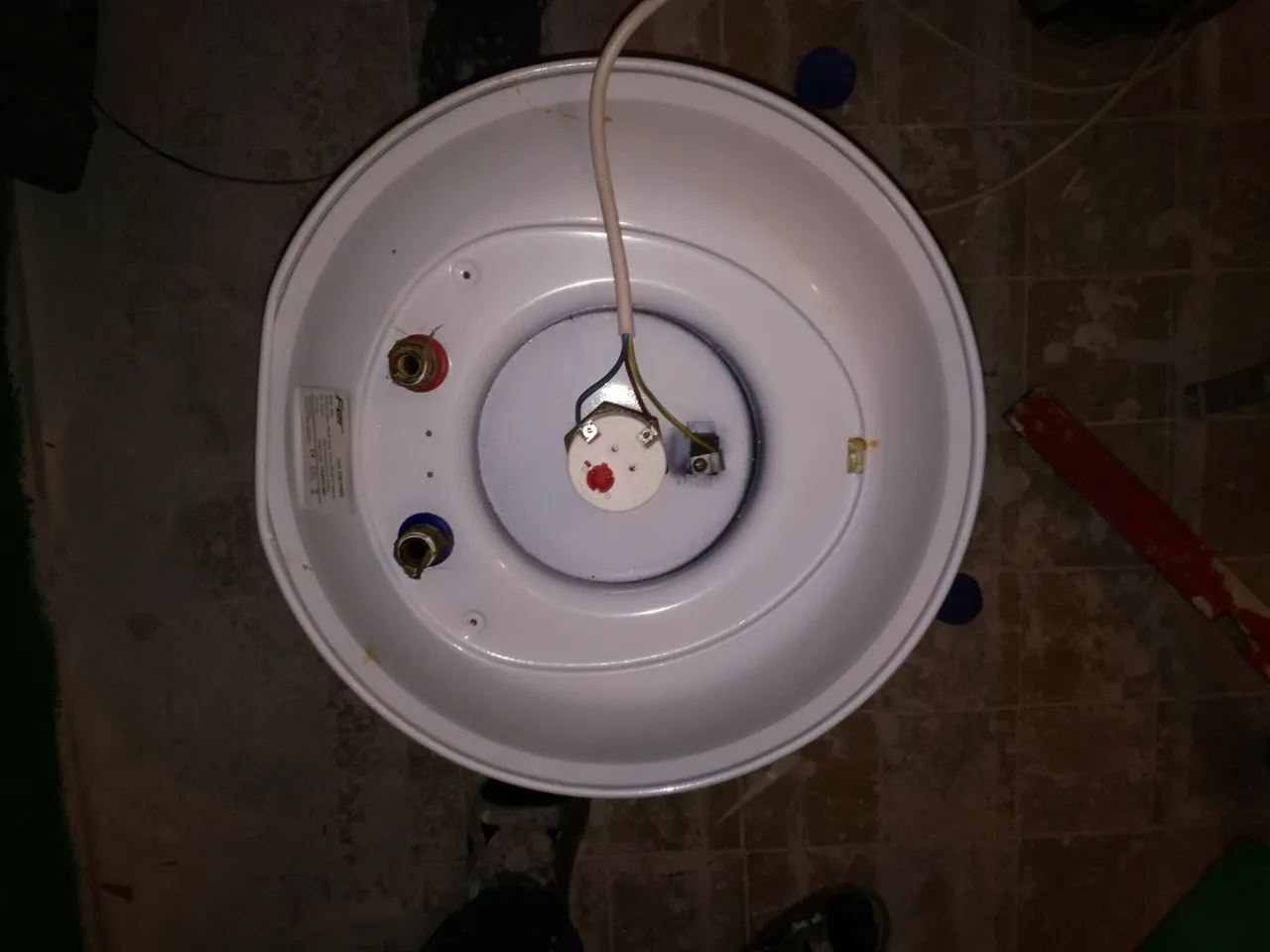 Jak naprawić cieknący bojler - proste sposoby na skuteczną naprawę