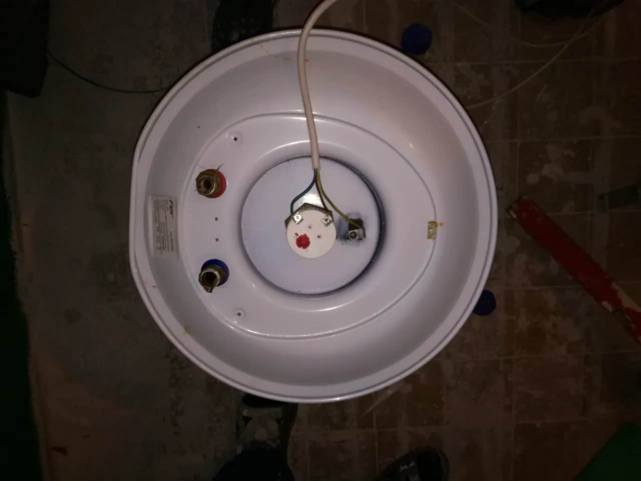 Jak naprawić cieknący bojler - proste sposoby na skuteczną naprawę